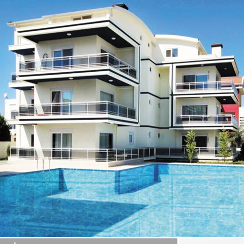 Safir in mavisi Akdeniz in mavisiyle ile buluştu bile